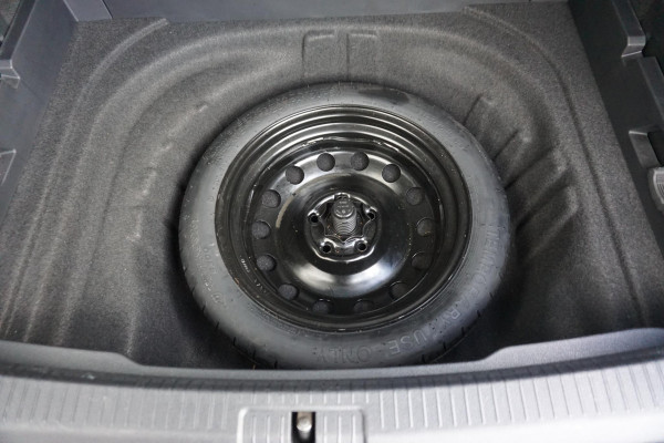 Volkswagen Golf 1.0 TSI 110PK Highline/19 Inch/Liefhebbersauto!!/ Moet gezien worden!!