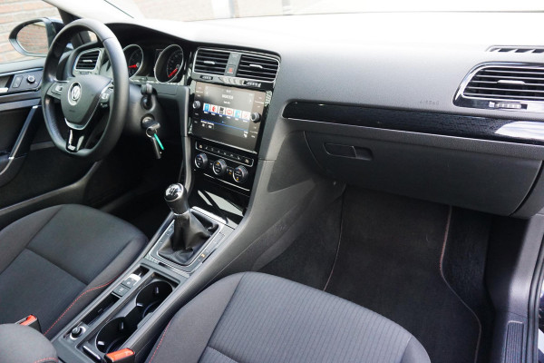 Volkswagen Golf 1.0 TSI 110PK Highline/19 Inch/Liefhebbersauto!!/ Moet gezien worden!!