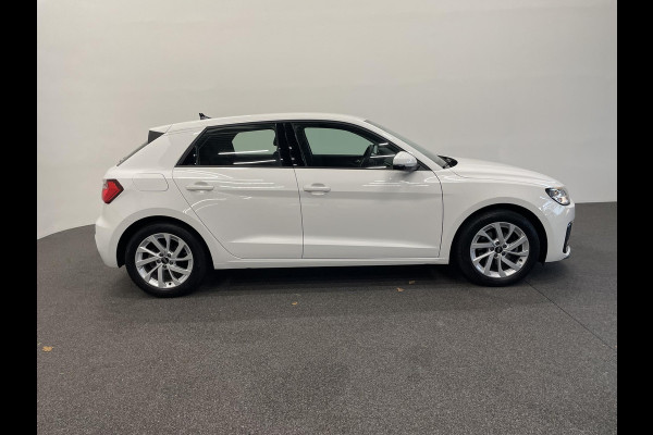 Audi A1 Sportback 30 TFSI 110pk S-Tronic Advanced edition Navigatie Apple Carplay / Android Auto Climate Control Camera Parkeer sensoren Dab