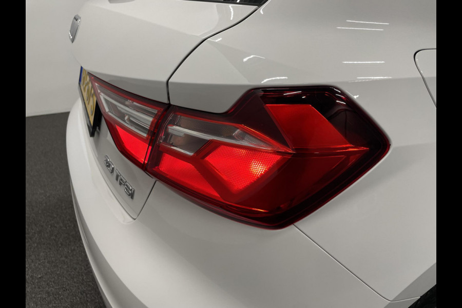 Audi A1 Sportback 30 TFSI 110pk S-Tronic Advanced edition Navigatie Apple Carplay / Android Auto Climate Control Camera Parkeer sensoren Dab