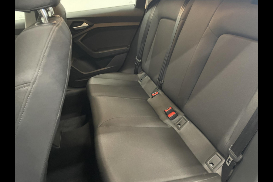 Audi A1 Sportback 30 TFSI 110pk S-Tronic Advanced edition Navigatie Apple Carplay / Android Auto Climate Control Camera Parkeer sensoren Dab