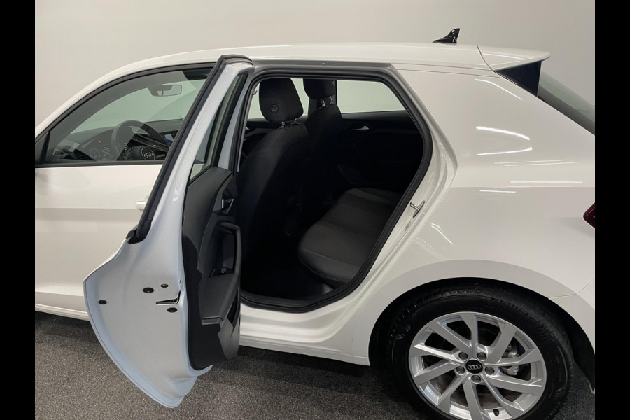 Audi A1 Sportback 30 TFSI 110pk S-Tronic Advanced edition Navigatie Apple Carplay / Android Auto Climate Control Camera Parkeer sensoren Dab