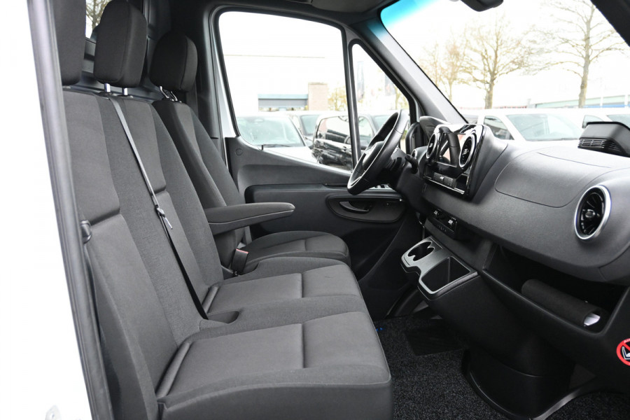 Mercedes-Benz Sprinter 317 CDI L3H2 Pro MBUX met parkeer pakket, 270 graden deuren, Etc.