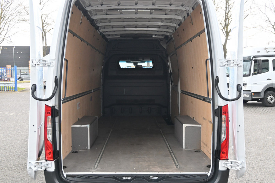 Mercedes-Benz Sprinter 317 CDI L3H2 Pro MBUX met parkeer pakket, 270 graden deuren, Etc.