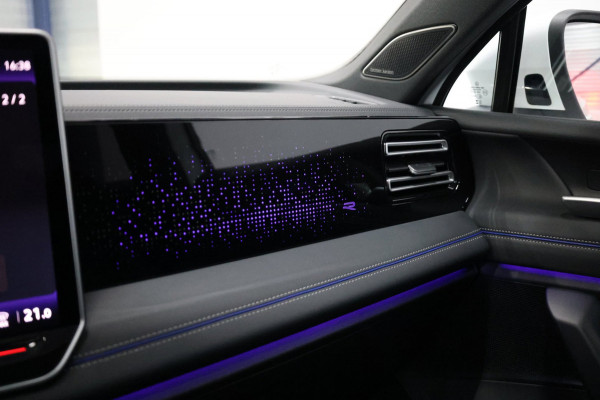 Volkswagen Tiguan 1.5 eTSI 3x R-Line IQ+LED/VIRTUAL/SFEER/PANO/ALCANTARA+S.VERWARMING/20" LMV/CAM/LINE/ACC/ECC/12 MDN GARANTIE!