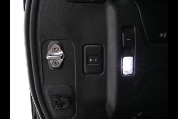 Land Rover Defender 110 2.0 P400e 110 XS Edition (Plug-in) (INCL-BTW) *PANO | LEATHER | FULL-LED | MERIDIAN-AUDIO | BLINDSPOT | TOPVIEW | AIRSUSPENSION | HEATED-COMFORTSEATS | KEYLESS | CARPLAY | LANE-ASIST | DAB+ | PRIVACYGLASS | 20''ALU*