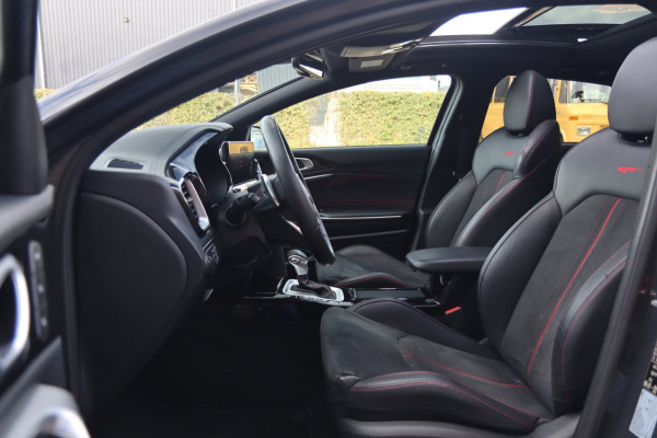 Kia ProCeed 1.6 T-GDI GT / PANODAK / KEYLESS / MEMORY / JBL / CAMERA / CARPLAY