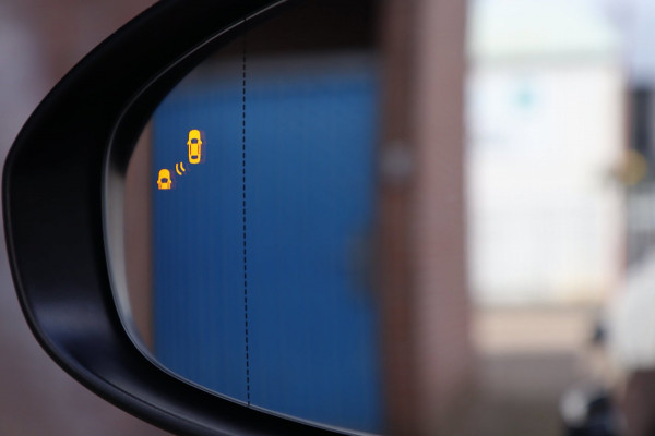 Kia ProCeed 1.6 T-GDI GT / PANODAK / KEYLESS / MEMORY / JBL / CAMERA / CARPLAY