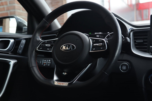 Kia ProCeed 1.6 T-GDI GT / PANODAK / KEYLESS / MEMORY / JBL / CAMERA / CARPLAY