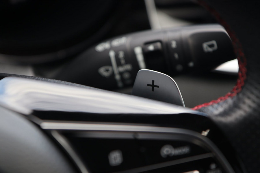 Kia ProCeed 1.6 T-GDI GT / PANODAK / KEYLESS / MEMORY / JBL / CAMERA / CARPLAY