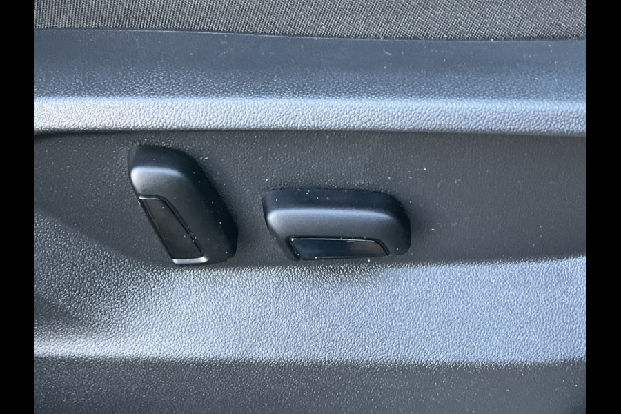 Volkswagen TERAMONT 3.6 VR6 277pk 7-Pers Pano Memory Stoelverw+Ventilatie 360° Leer BOMVOL!