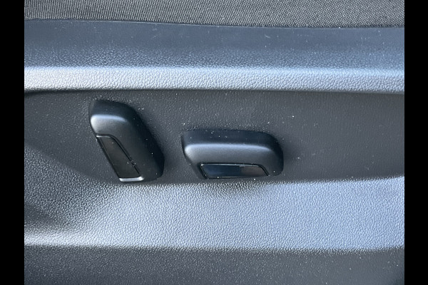 Volkswagen TERAMONT 3.6 VR6 277pk 7-Pers Pano Memory Stoelverw+Ventilatie 360° Leer BOMVOL!