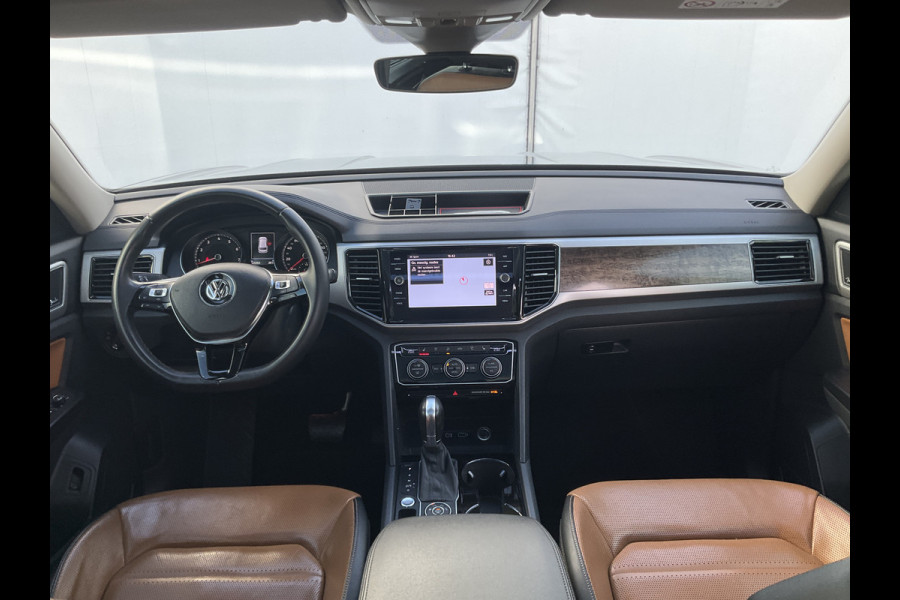 Volkswagen TERAMONT 3.6 VR6 277pk 7-Pers Pano Memory Stoelverw+Ventilatie 360° Leer BOMVOL!