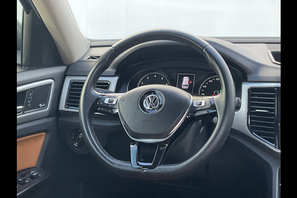 Volkswagen TERAMONT 3.6 VR6 277pk 7-Pers Pano Memory Stoelverw+Ventilatie 360° Leer BOMVOL!