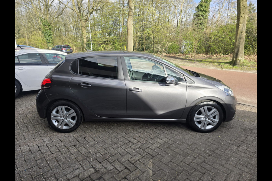 Peugeot 208 1.2 83PK Signature | 2E EIGENAAR | 12MND GARANTIE | NW DIST RIEM | NAVI |