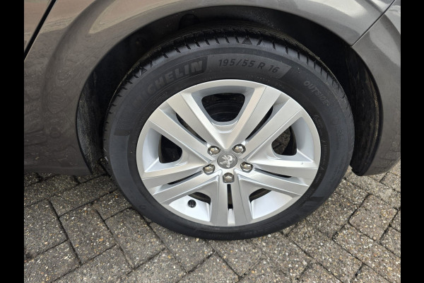 Peugeot 208 1.2 83PK Signature | 2E EIGENAAR | 12MND GARANTIE | NW DIST RIEM | NAVI |
