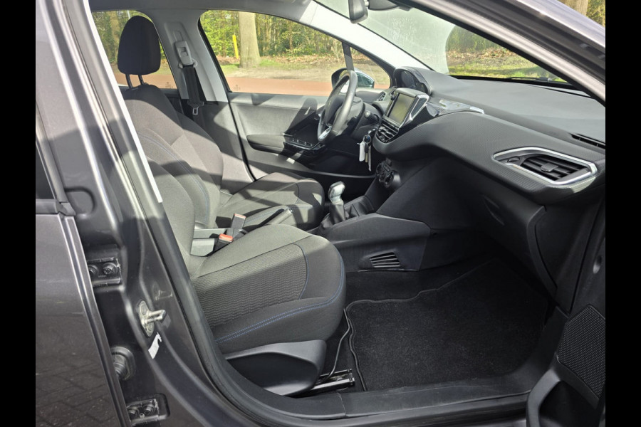 Peugeot 208 1.2 83PK Signature | 2E EIGENAAR | 12MND GARANTIE | NW DIST RIEM | NAVI |