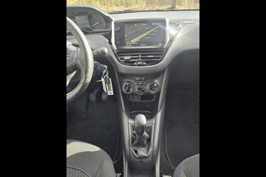 Peugeot 208 1.2 83PK Signature | 2E EIGENAAR | 12MND GARANTIE | NW DIST RIEM | NAVI |