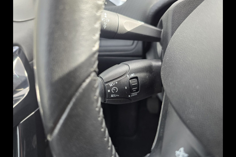 Peugeot 208 1.2 83PK Signature | 2E EIGENAAR | 12MND GARANTIE | NW DIST RIEM | NAVI |