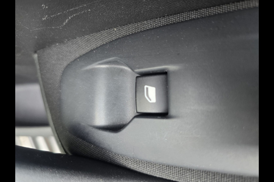 Peugeot 208 1.2 83PK Signature | 2E EIGENAAR | 12MND GARANTIE | NW DIST RIEM | NAVI |