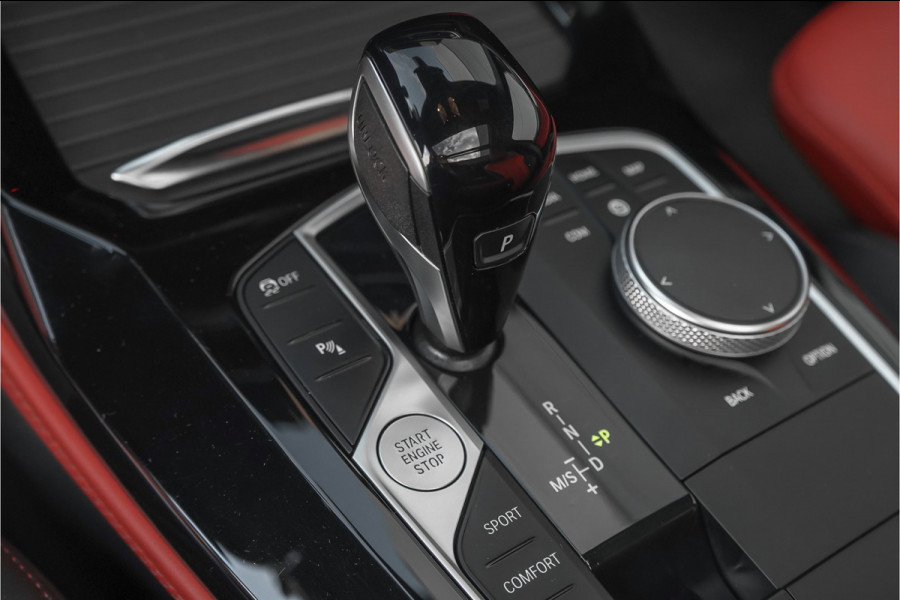 BMW X4 xDrive20i M-Sport Pano Laser Stuurverw Trekhaak Individual 20"