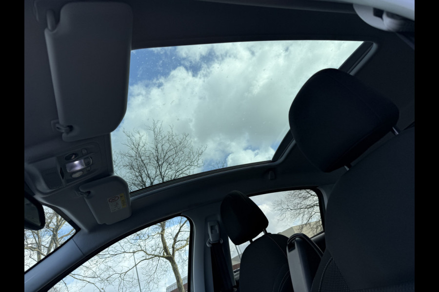 Peugeot 208 BWJ 2018 | 1.2T 111PK Tech Ed. AUTOMAAT | PANO DAK | CLIMA | NAVI | CAMERA A | CARPLAY | PRIVACY GLASS | PDC