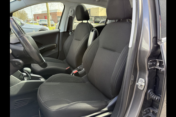 Peugeot 208 BWJ 2018 | 1.2T 111PK Tech Ed. AUTOMAAT | PANO DAK | CLIMA | NAVI | CAMERA A | CARPLAY | PRIVACY GLASS | PDC