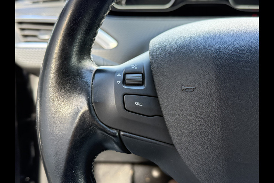 Peugeot 208 BWJ 2018 | 1.2T 111PK Tech Ed. AUTOMAAT | PANO DAK | CLIMA | NAVI | CAMERA A | CARPLAY | PRIVACY GLASS | PDC