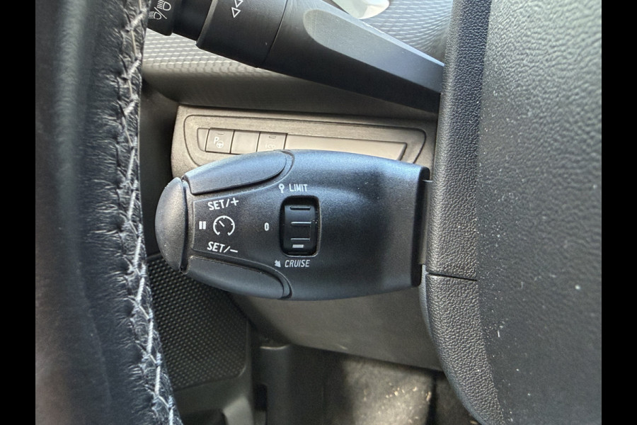 Peugeot 208 BWJ 2018 | 1.2T 111PK Tech Ed. AUTOMAAT | PANO DAK | CLIMA | NAVI | CAMERA A | CARPLAY | PRIVACY GLASS | PDC