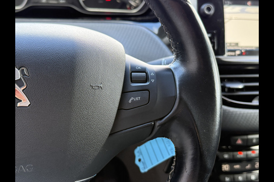 Peugeot 208 BWJ 2018 | 1.2T 111PK Tech Ed. AUTOMAAT | PANO DAK | CLIMA | NAVI | CAMERA A | CARPLAY | PRIVACY GLASS | PDC