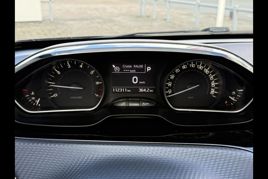Peugeot 208 BWJ 2018 | 1.2T 111PK Tech Ed. AUTOMAAT | PANO DAK | CLIMA | NAVI | CAMERA A | CARPLAY | PRIVACY GLASS | PDC