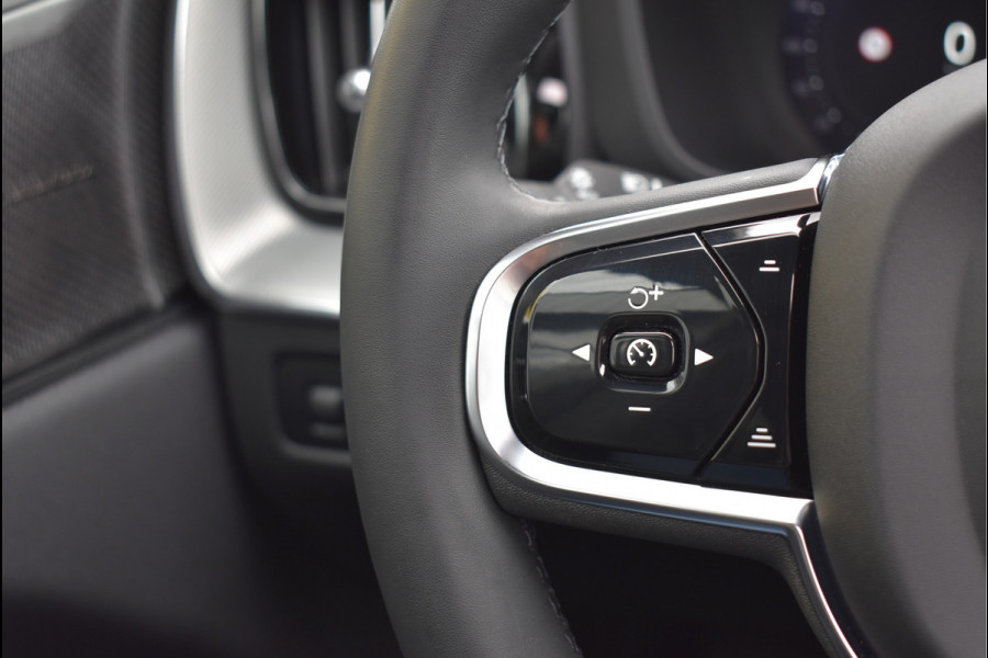 Volvo XC60 2.0 T6 Plug-in hybrid AWD R-Design 350 Pk SOH 93% Pano Trekhaak H/K Memory 360 Camera HUD 20 Inch