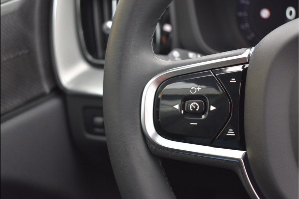 Volvo XC60 2.0 T6 Plug-in hybrid AWD R-Design 350 Pk SOH 93% Pano Trekhaak H/K Memory 360 Camera HUD 20 Inch