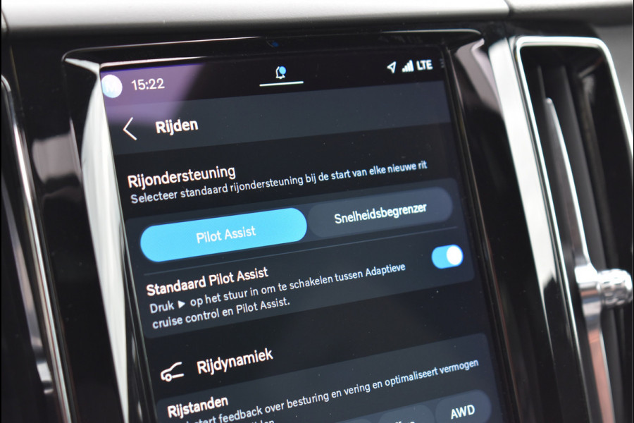 Volvo XC60 2.0 T6 Plug-in hybrid AWD R-Design 350 Pk SOH 93% Pano Trekhaak H/K Memory 360 Camera HUD 20 Inch