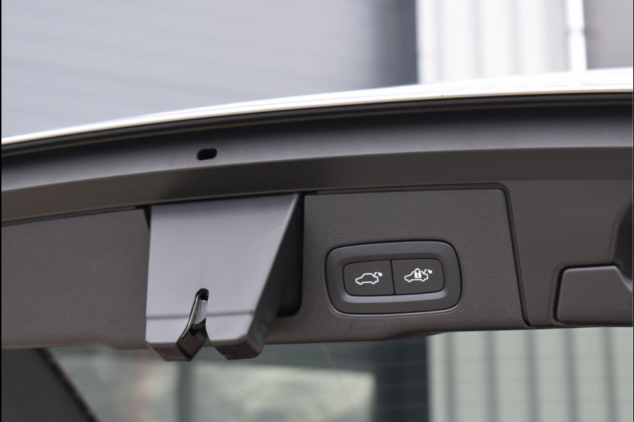 Volvo XC60 2.0 T6 Plug-in hybrid AWD R-Design 350 Pk SOH 93% Pano Trekhaak H/K Memory 360 Camera HUD 20 Inch