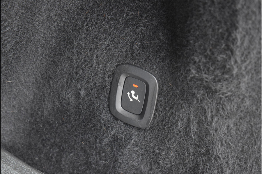 Volvo XC60 2.0 T6 Plug-in hybrid AWD R-Design 350 Pk SOH 93% Pano Trekhaak H/K Memory 360 Camera HUD 20 Inch