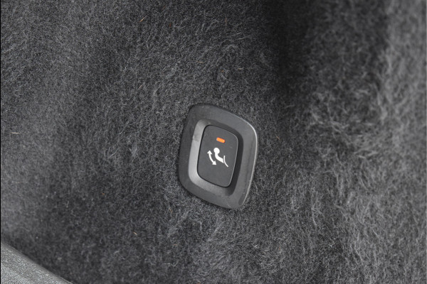 Volvo XC60 2.0 T6 Plug-in hybrid AWD R-Design 350 Pk SOH 93% Pano Trekhaak H/K Memory 360 Camera HUD 20 Inch