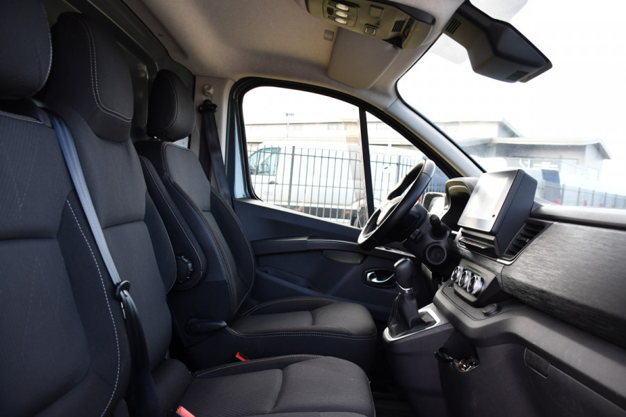 Renault Trafic 2.0 Blue dCi 170 T30 L2H1 Black Edition FULL OPTIONS! Adaptieve Cruise, Camera, Carplay, 170pk, Stoelverwarming, Trekhaak, LED, Automaat, Uniek!