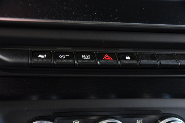 Renault Trafic 2.0 Blue dCi 170 T30 L2H1 Black Edition FULL OPTIONS! Adaptieve Cruise, Camera, Carplay, 170pk, Stoelverwarming, Trekhaak, LED, Automaat, Uniek!