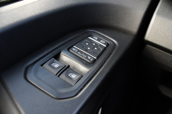 Renault Trafic 2.0 Blue dCi 170 T30 L2H1 Black Edition FULL OPTIONS! Adaptieve Cruise, Camera, Carplay, 170pk, Stoelverwarming, Trekhaak, LED, Automaat, Uniek!