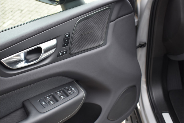 Volvo XC60 2.0 T6 Plug-in hybrid AWD R-Design 350 Pk SOH 93% Pano Trekhaak H/K Memory 360 Camera HUD 20 Inch