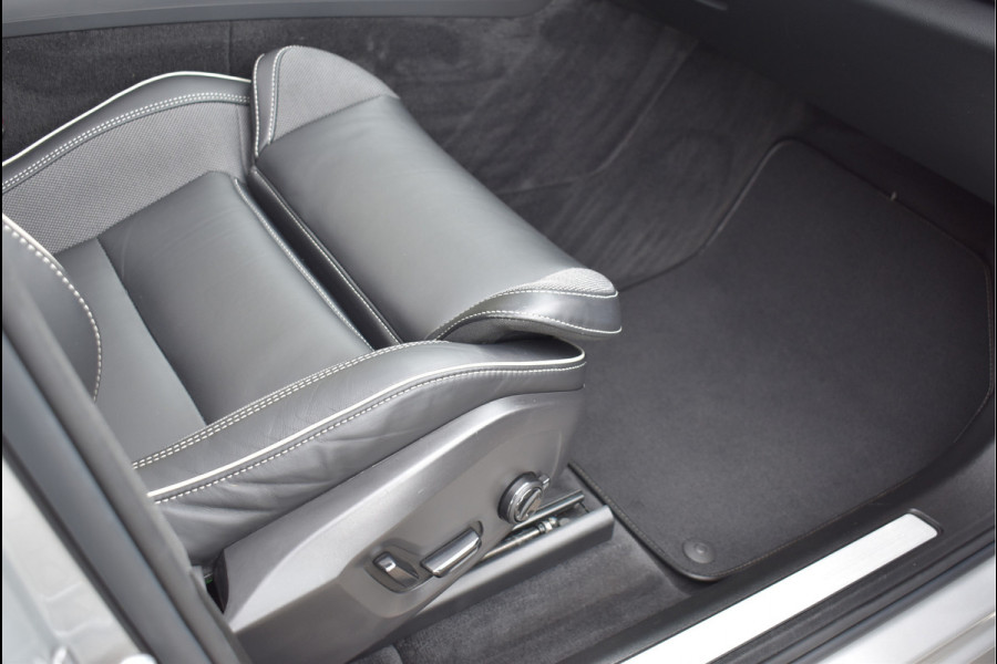 Volvo XC60 2.0 T6 Plug-in hybrid AWD R-Design 350 Pk SOH 93% Pano Trekhaak H/K Memory 360 Camera HUD 20 Inch