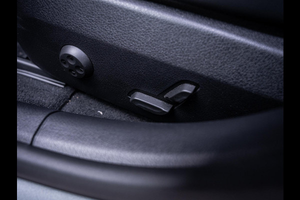 Mercedes-Benz C-Klasse C300 e AMG Line l Dealer O.H l 1e eig l ACC l Sfeerverlicht. l Burmester