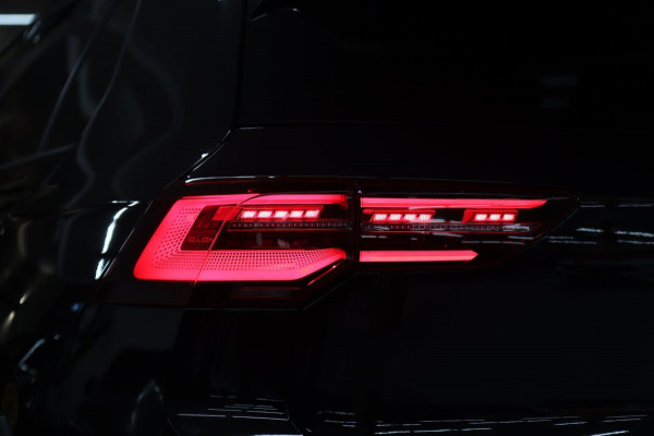 Volkswagen Golf 2.0 TSI R 4Motion PERFORMANCE AKRA/PANO/HUD/IQ/H-K/BOMVOL