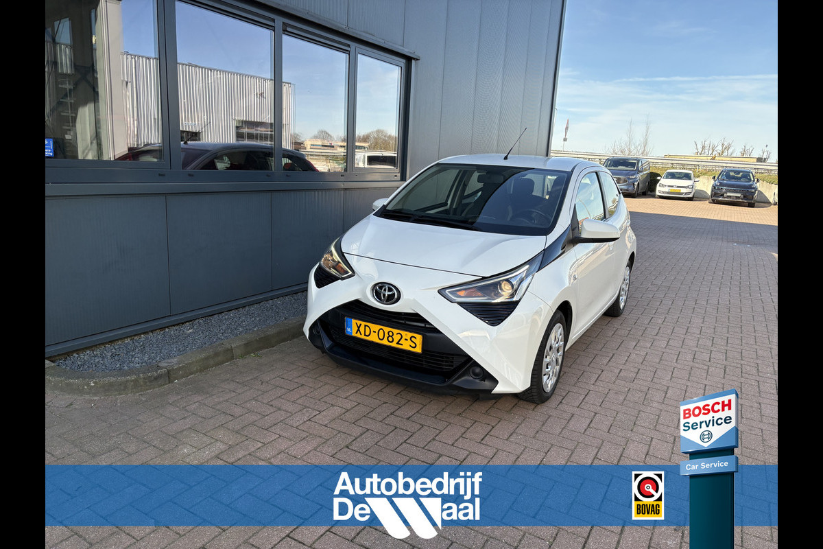 Toyota Aygo 1.0 VVT-i X-Play 5-drs. CAMERA/CARPLAY/LIMITER/AIRCO/MEDIA