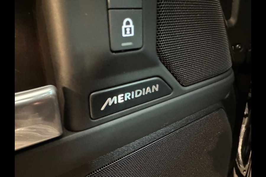 Land Rover Defender 110 2.0 P300e 110 X-Dynamic SE Pano|URBAN