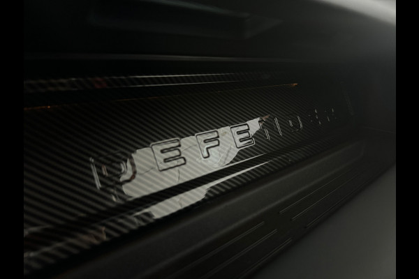 Land Rover Defender 110 2.0 P300e 110 X-Dynamic SE Pano|URBAN