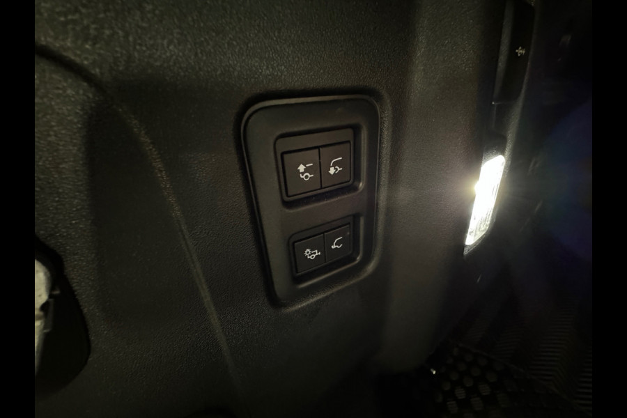 Land Rover Defender 110 2.0 P300e 110 X-Dynamic SE Pano|URBAN