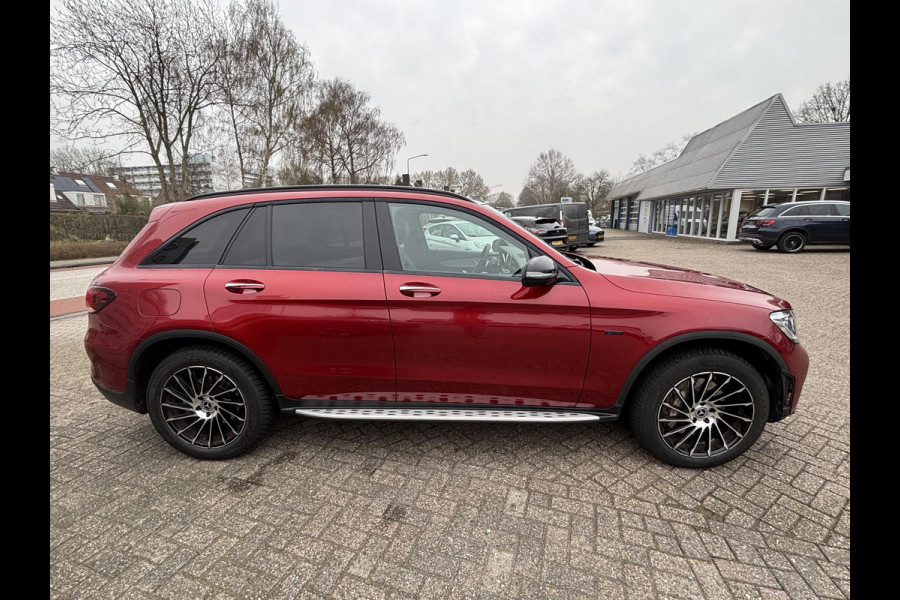 Mercedes-Benz GLC 300e 4MATIC AMG Line | PHEV | Plug-in Hybride | 320pk | Panoramadak | Stoelverwarming | 360 graden camera | Burmester audio