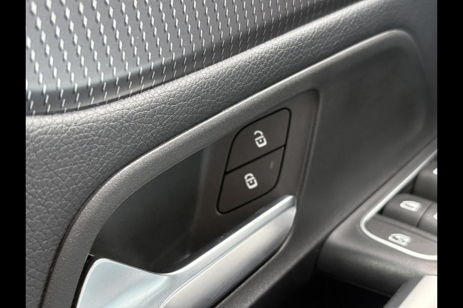 Mercedes-Benz Glb 200 Business Solution Luxury 163pk | Dodehoeksensoren | Elektrische Achterklep | Volledig Leder | Stoelverwarming | Achteruitrijcamera | Eerste eigenaar